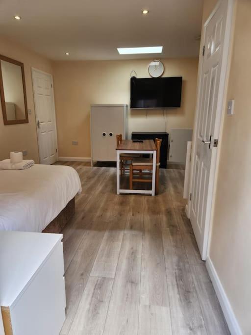 Beautiful Private En-Suite Room With Its Own Entry بيكسليهيث المظهر الخارجي الصورة