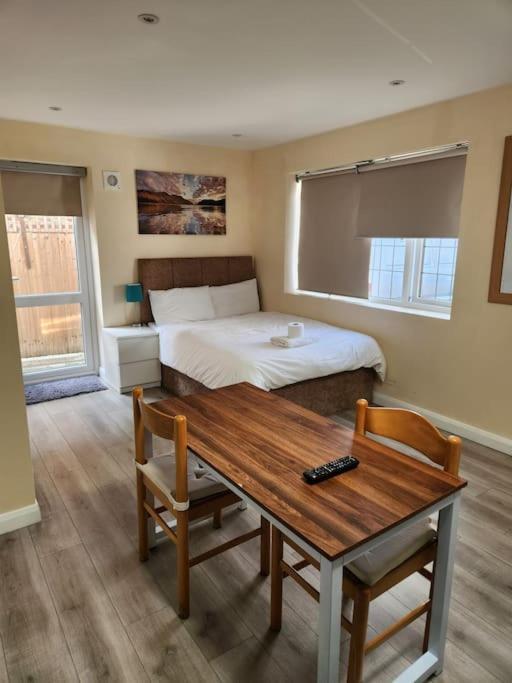 Beautiful Private En-Suite Room With Its Own Entry بيكسليهيث المظهر الخارجي الصورة